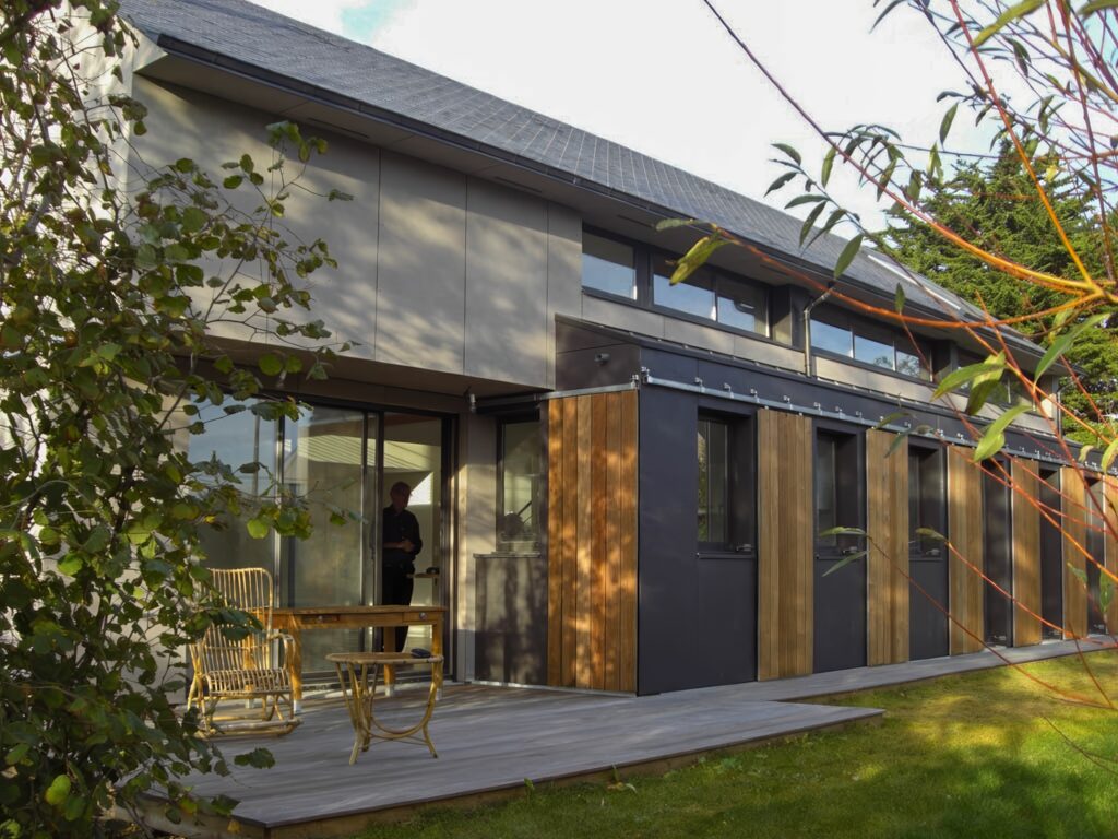 Maison à Claire-voie dans les côtes d'armoriales